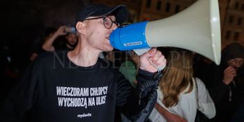 Pokaz filmu “Zielona Granica” we Wrocławiu zakłócony przez manifestację narodowców