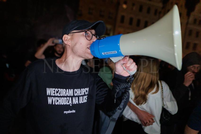 Pokaz filmu “Zielona Granica” we Wrocławiu zakłócony przez manifestację narodowców