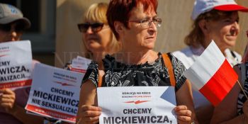 W obronie polskiej szkoły - demonstracja we Wrocławiu