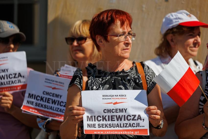 W obronie polskiej szkoły - demonstracja we Wrocławiu