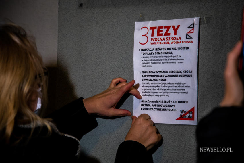 3 Tezy: Wolna Szkoła, Wolni Ludzie, Wolna Polska - protest w Białymstoku