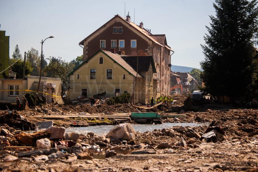 Stronie Śląskie w ruinach: skutki niszczycielskiej powodzi