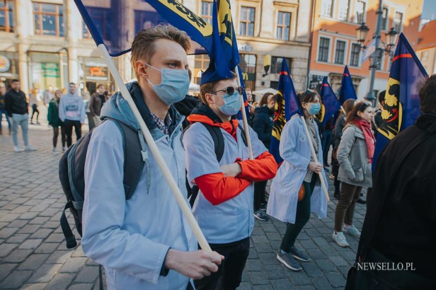 Młodzi solidarnie z medykami - protest we Wroclawiu