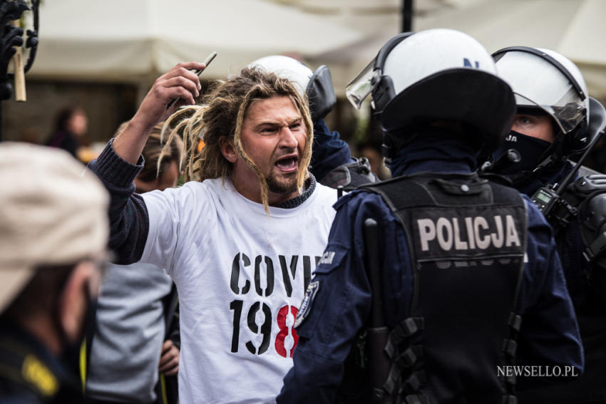 Manifestacja antycovidowców w Gdańsku