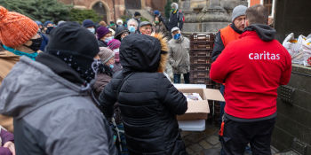 Świąteczne paczki dla potrzebujących rozdano we Wrocławiu