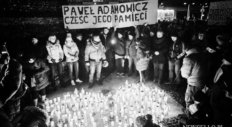 Światełko dla Pawła Adamowicza we Wrocławiu