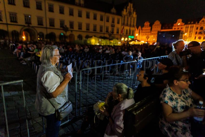 Pokaz filmu “Zielona Granica” we Wrocławiu zakłócony przez manifestację narodowców