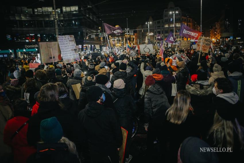 Strajk Kobiet 2021: NIE dla pseudo wyroku - manifestacja we Wrocławiu