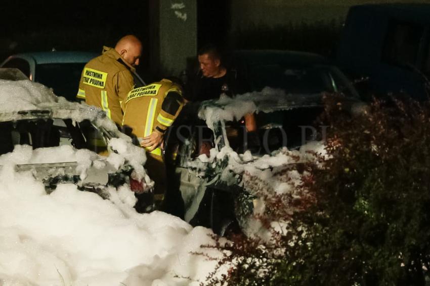 Pożar na Psim Polu - spłonęły trzy samochody