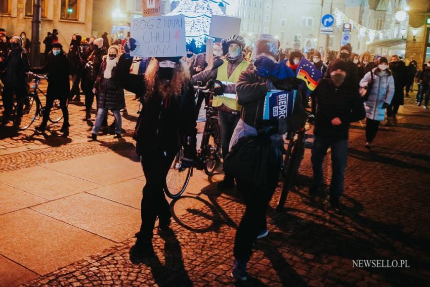 Strajk Kobiet: Stan wojny z kobietami - manifestacja we Wrocławiu