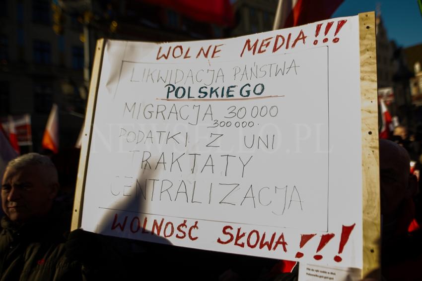 "Protest Wolnych Polaków" na rynku we Wrocławiu.