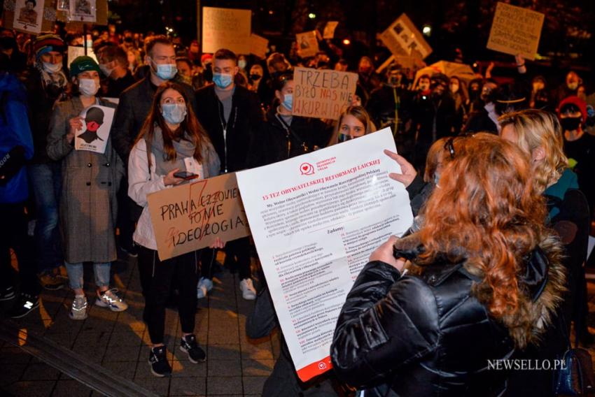 Strajk Kobiet: Łapy precz od Nauczycieli - manifestacja w Poznaniu