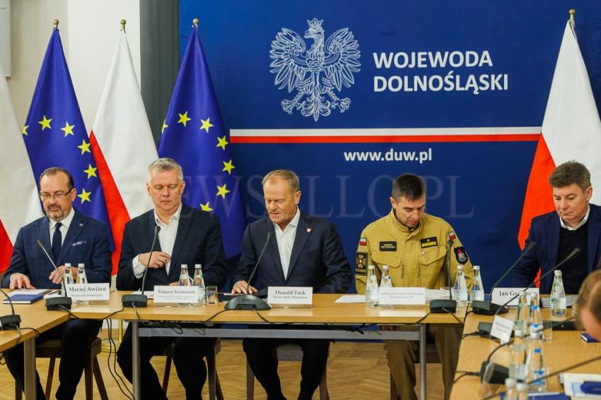 Premier Donald Tusk w sztabie kryzysowym we Wrocławiu