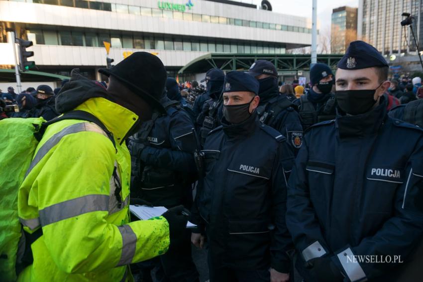 Dzień kobiet bez kompromisów - manifestacja w Warszawie